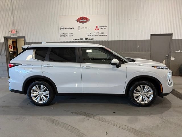 New 2026 Mitsubishi Outlander ES AWD/4WD image 2