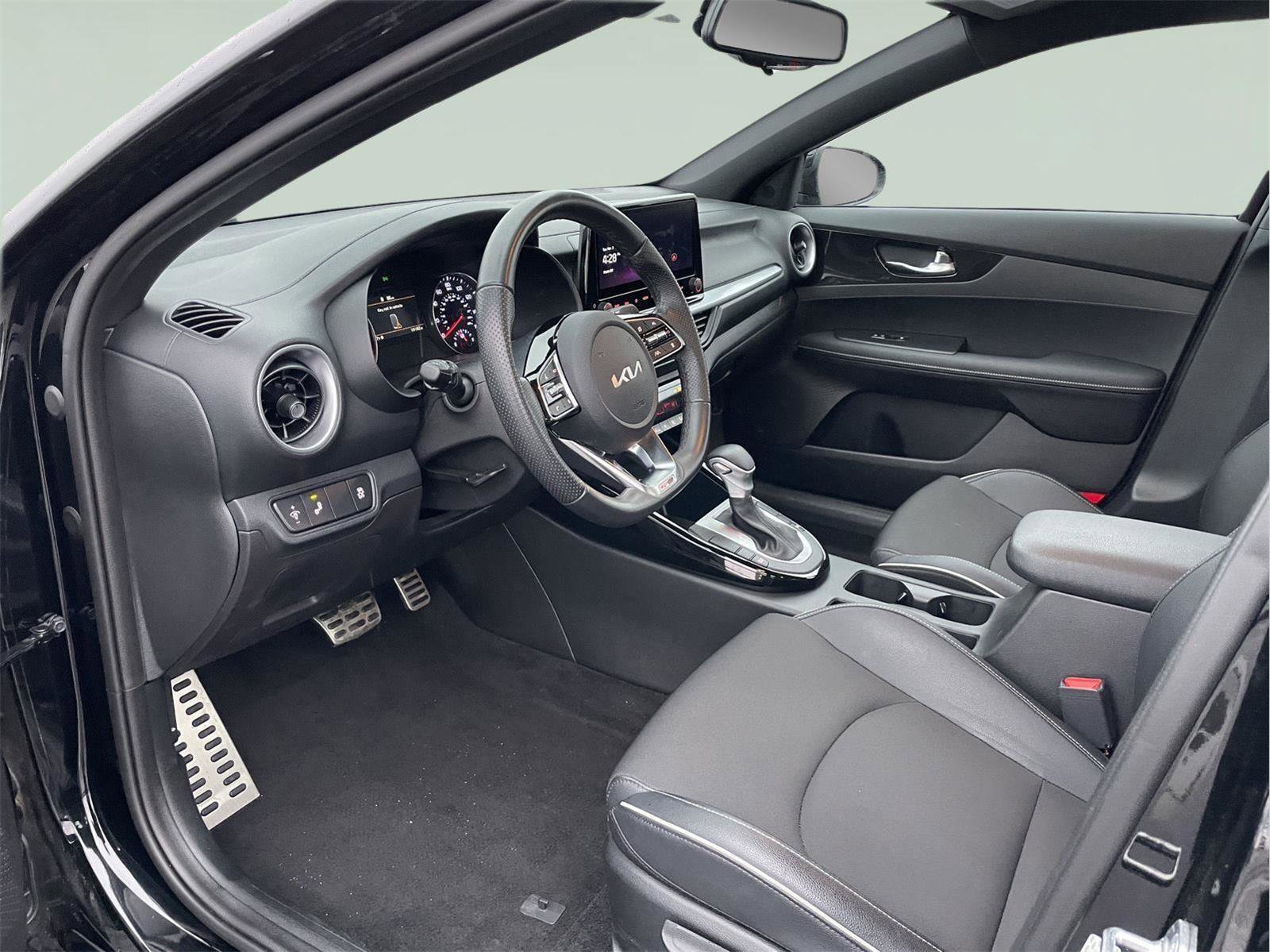 Used 2023 Kia Forte GT-Line w/ GT-Line Technology Package image 12