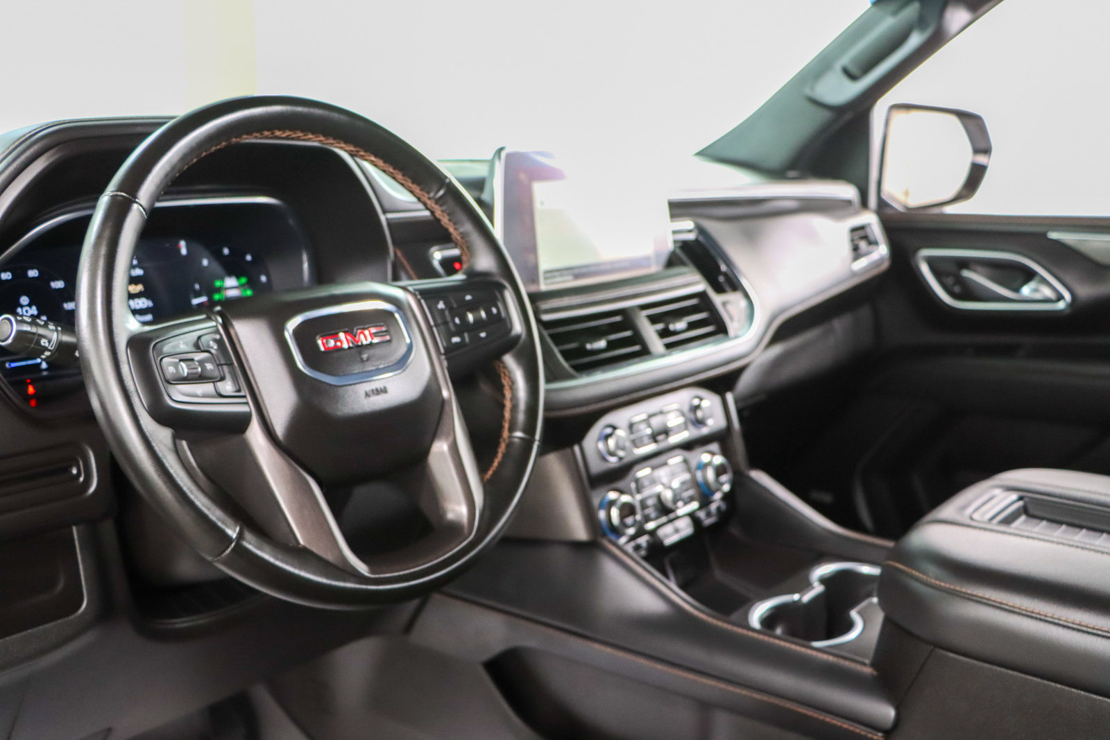 Used 2024 GMC Yukon AT4 AWD/4WD image 26