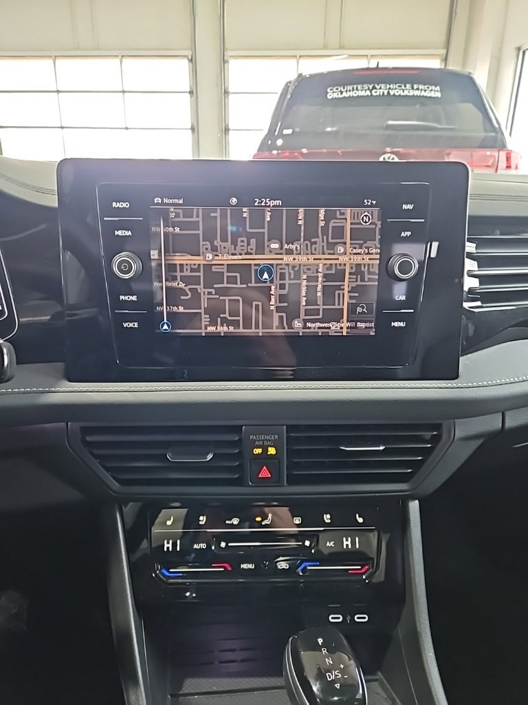 Used 2025 Volkswagen Jetta SEL image 32