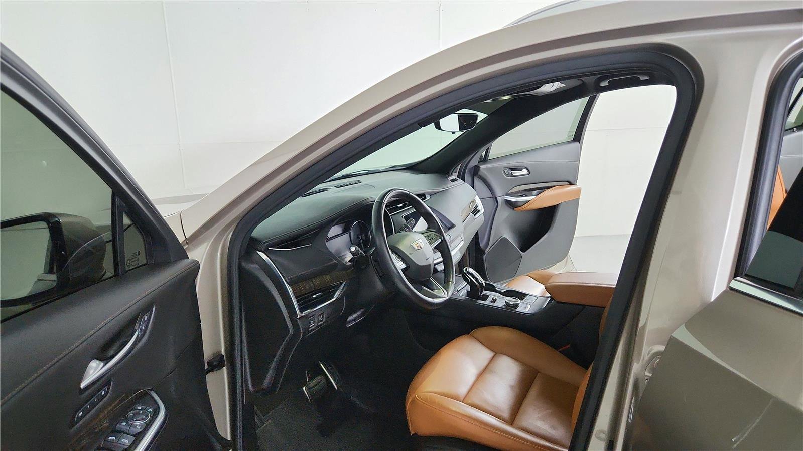 Used 2022 Cadillac XT4 Premium Luxury w/ Enhanced Visibility Package AWD/4WD image 9