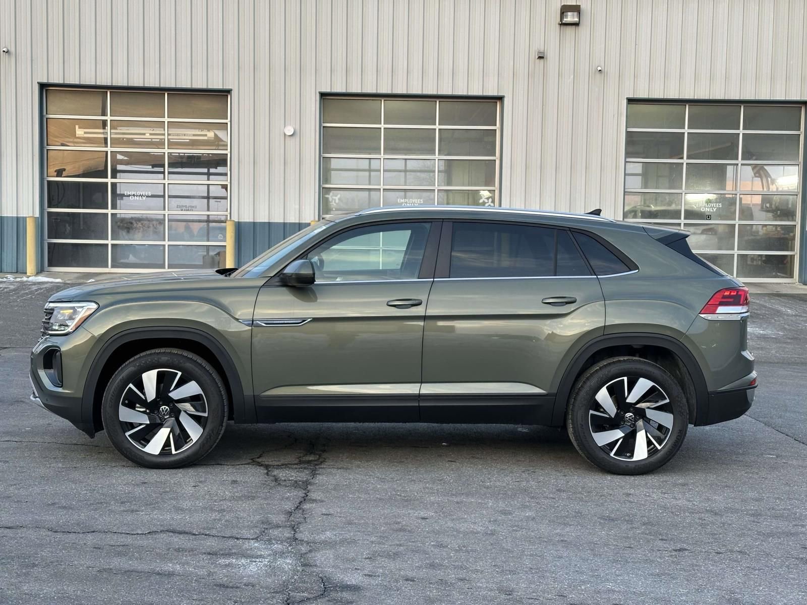 New 2026 Volkswagen Atlas Cross Sport SE image 9