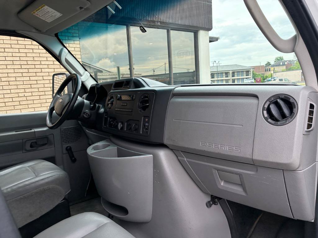 Used 2015 Ford E-350 and Econoline 350 Super Duty RWD image 11