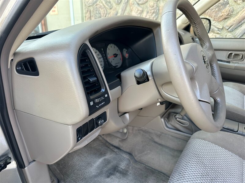 Used 2004 Nissan Pathfinder SE AWD/4WD image 13