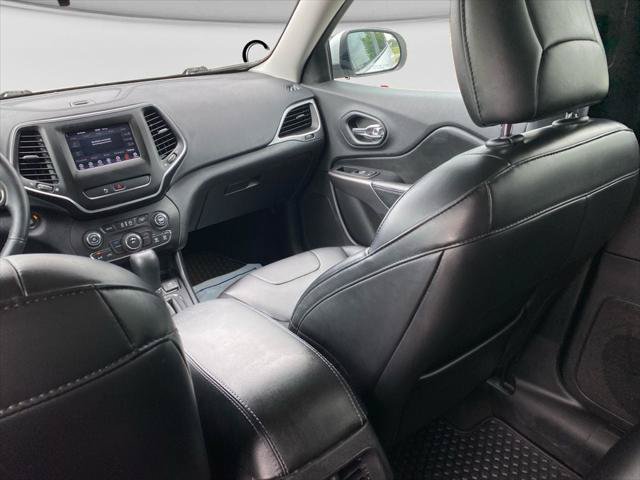 Certified 2020 Jeep Cherokee Latitude Plus w/ Cold Weather Group AWD/4WD image 31