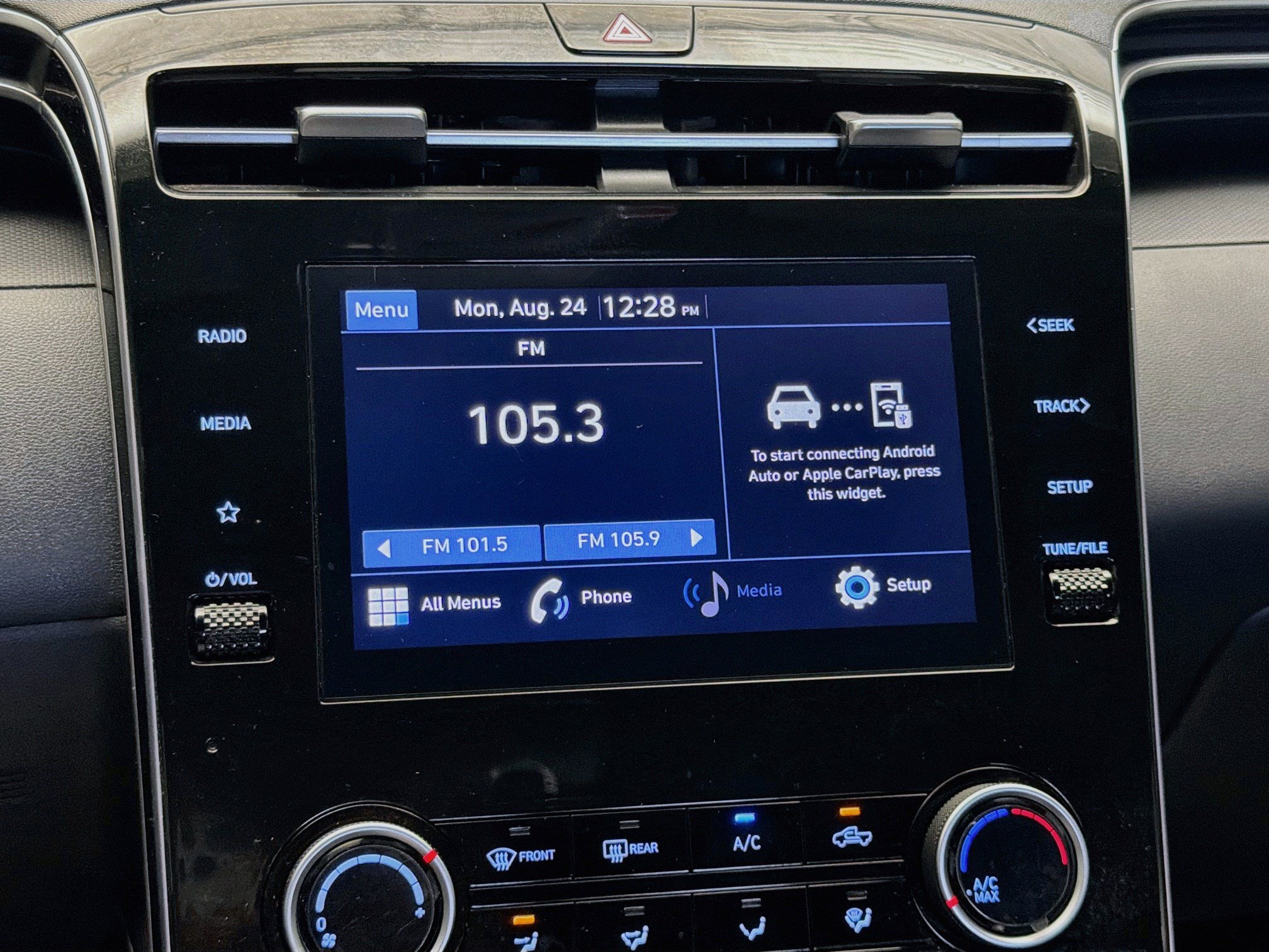 Used 2022 Hyundai Santa Cruz SE AWD/4WD image 9