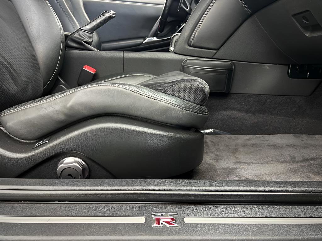 Used 2011 Nissan GT-R Premium image 33