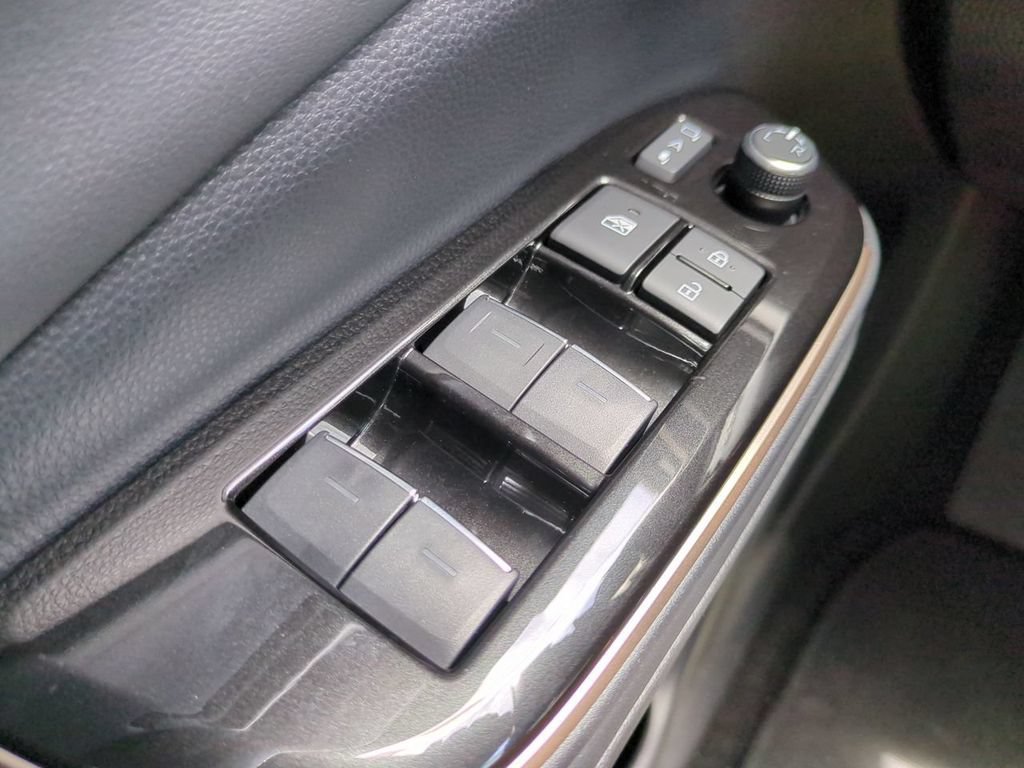 Used 2025 Toyota Crown Signia w/ Advanced Technology Package AWD/4WD image 28