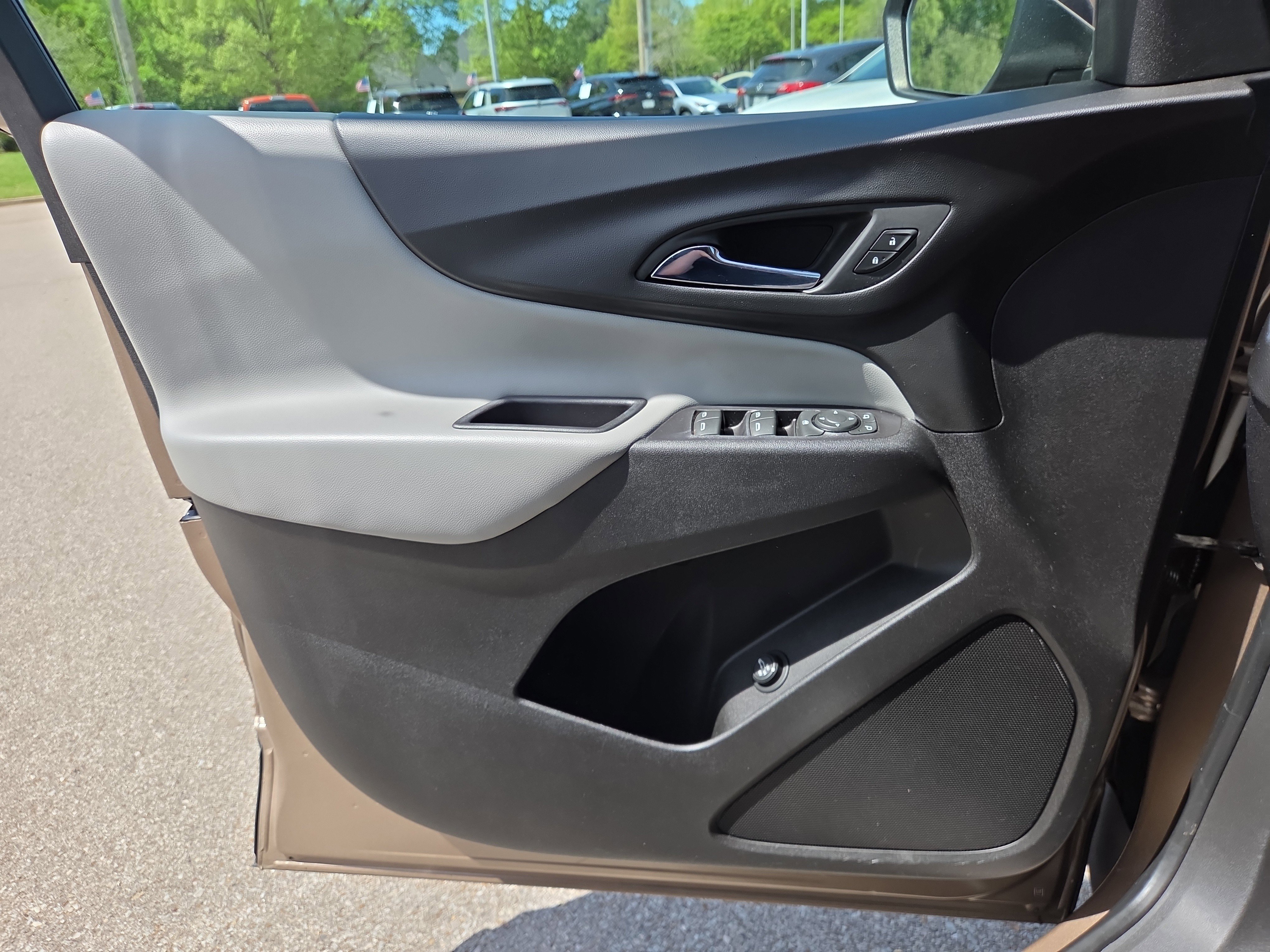 Used 2018 Chevrolet Equinox LT image 17
