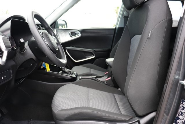 Used 2025 Kia Soul LX w/ LX Technology Package FWD image 11
