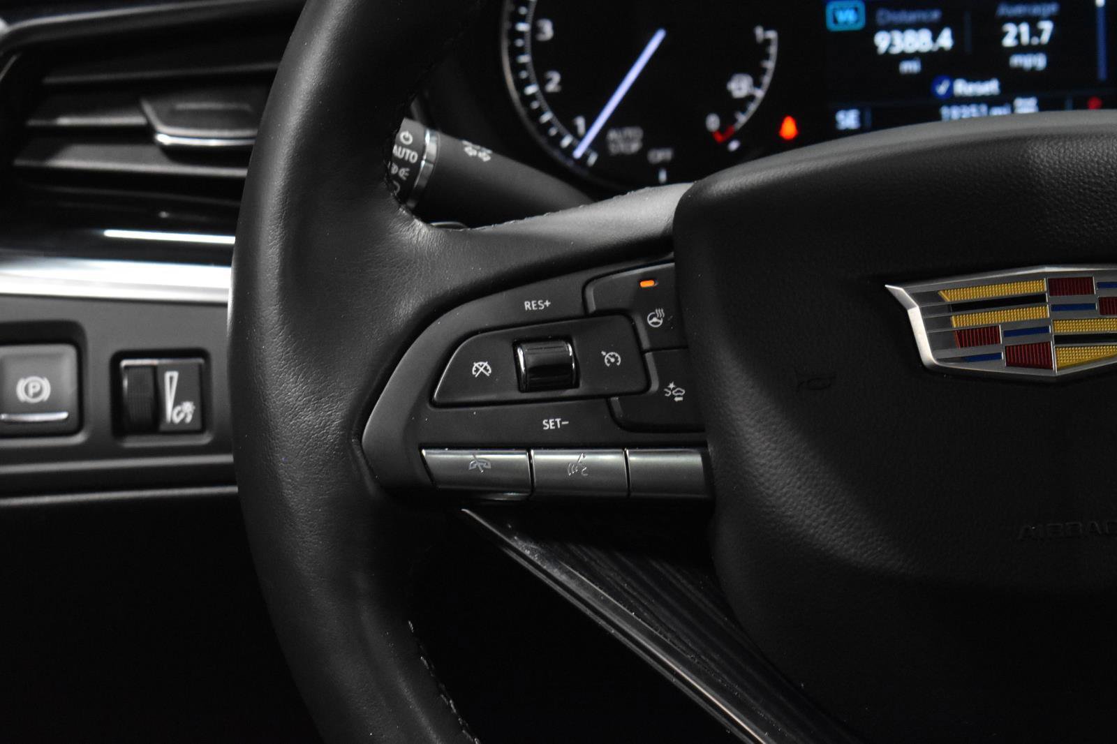 Certified 2025 Cadillac XT6 Premium Luxury image 8