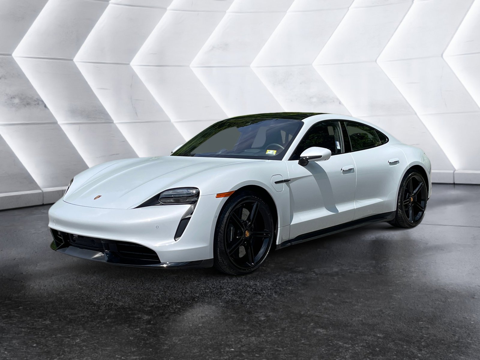 Used 2024 Porsche Taycan image 2