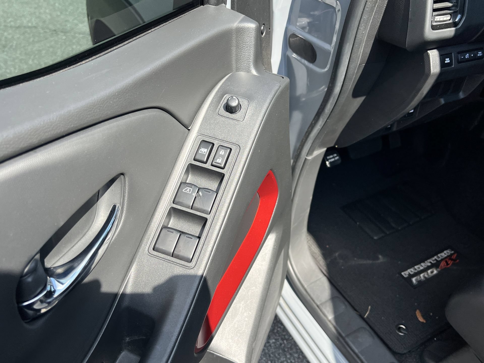 Certified 2024 Nissan Frontier PRO-4X w/ Off-Road Protection Package AWD/4WD image 14