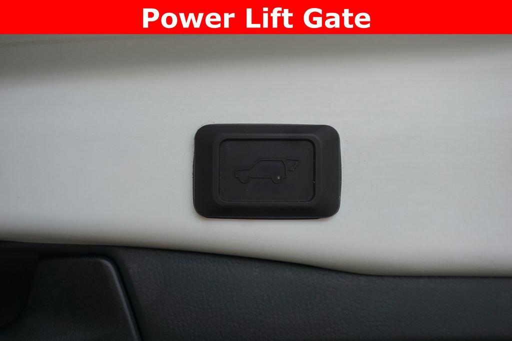 Used 2022 Toyota RAV4 XLE w/ Convenience Package AWD/4WD image 16