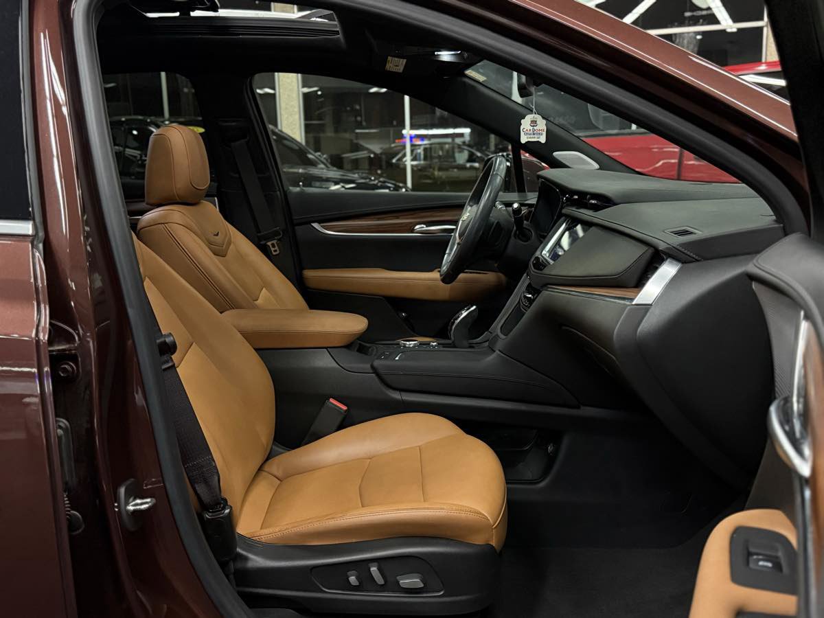 Used 2022 Cadillac XT5 Premium Luxury w/ LPO, Floor Liner Package image 25