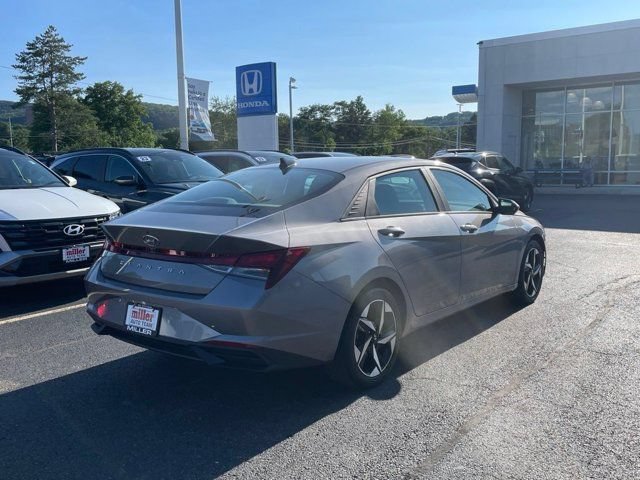 Used 2023 Hyundai Elantra SEL w/ Convenience Package FWD image 3