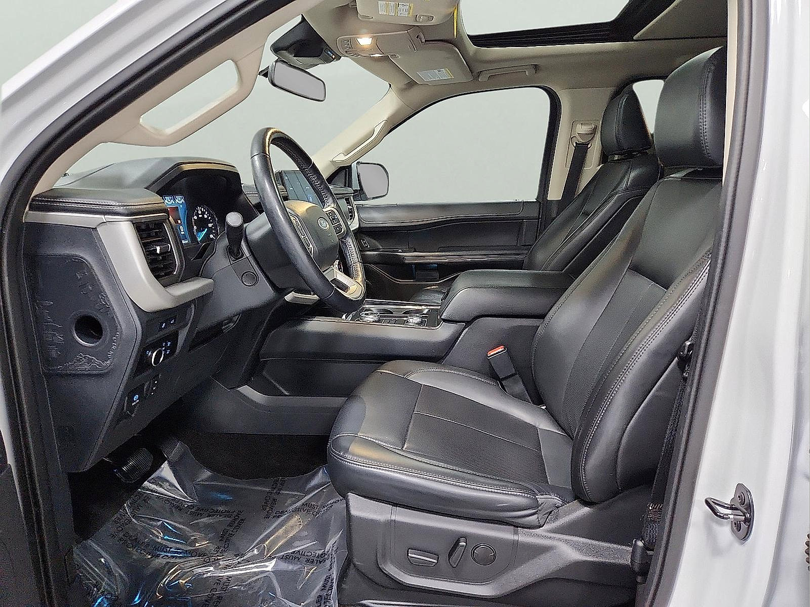 Used 2023 Ford Expedition XLT AWD/4WD image 10