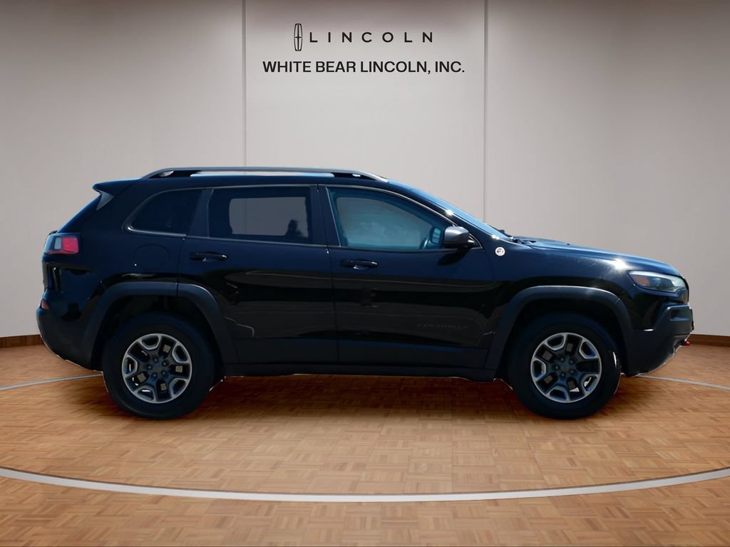 Used 2019 Jeep Cherokee Trailhawk AWD/4WD image 4