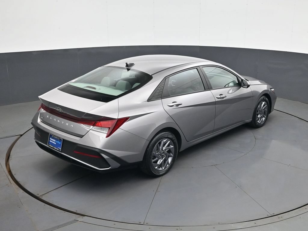 Certified 2024 Hyundai Elantra SEL FWD image 18