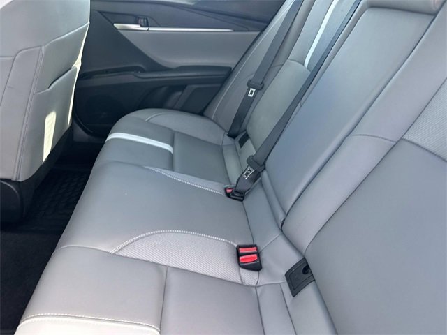 Used 2025 Toyota Camry SE image 13