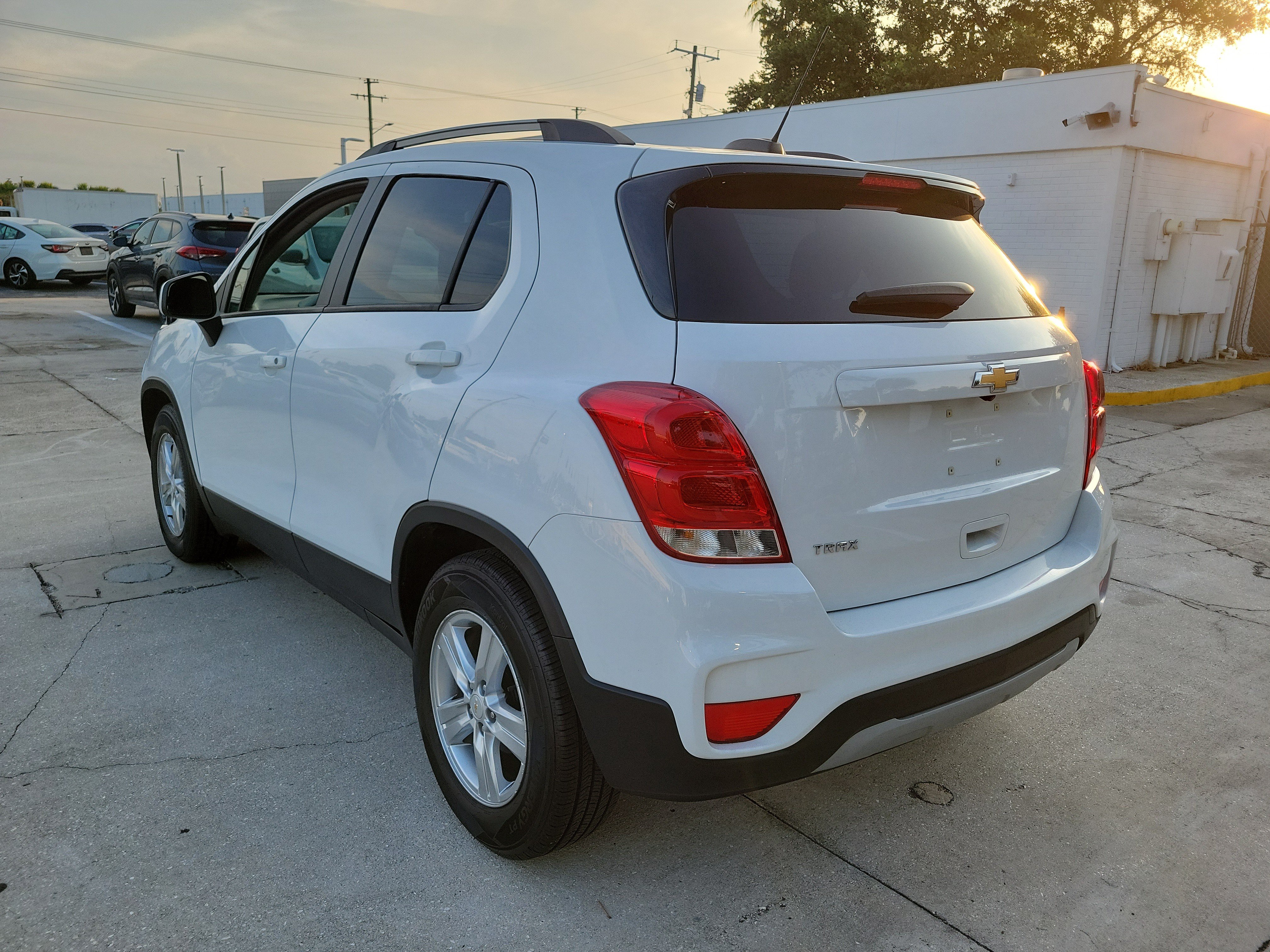 Used 2021 Chevrolet Trax LT FWD image 2