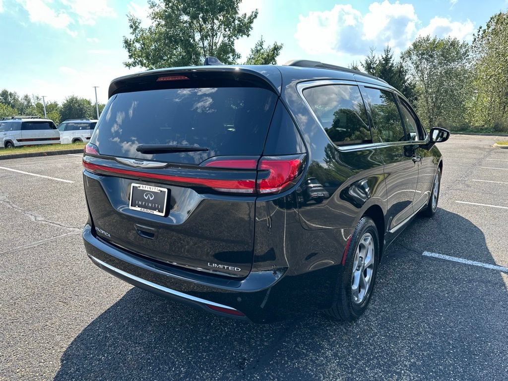 Used 2023 Chrysler Pacifica Limited FWD image 14