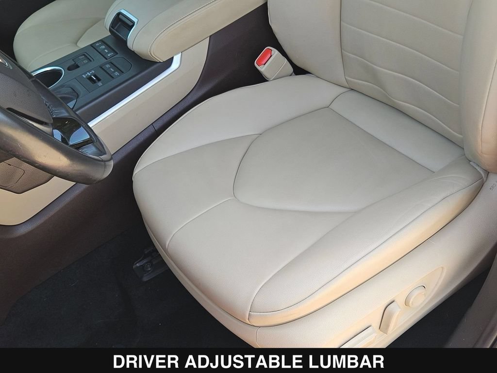 Used 2021 Toyota Highlander XLE AWD/4WD image 16