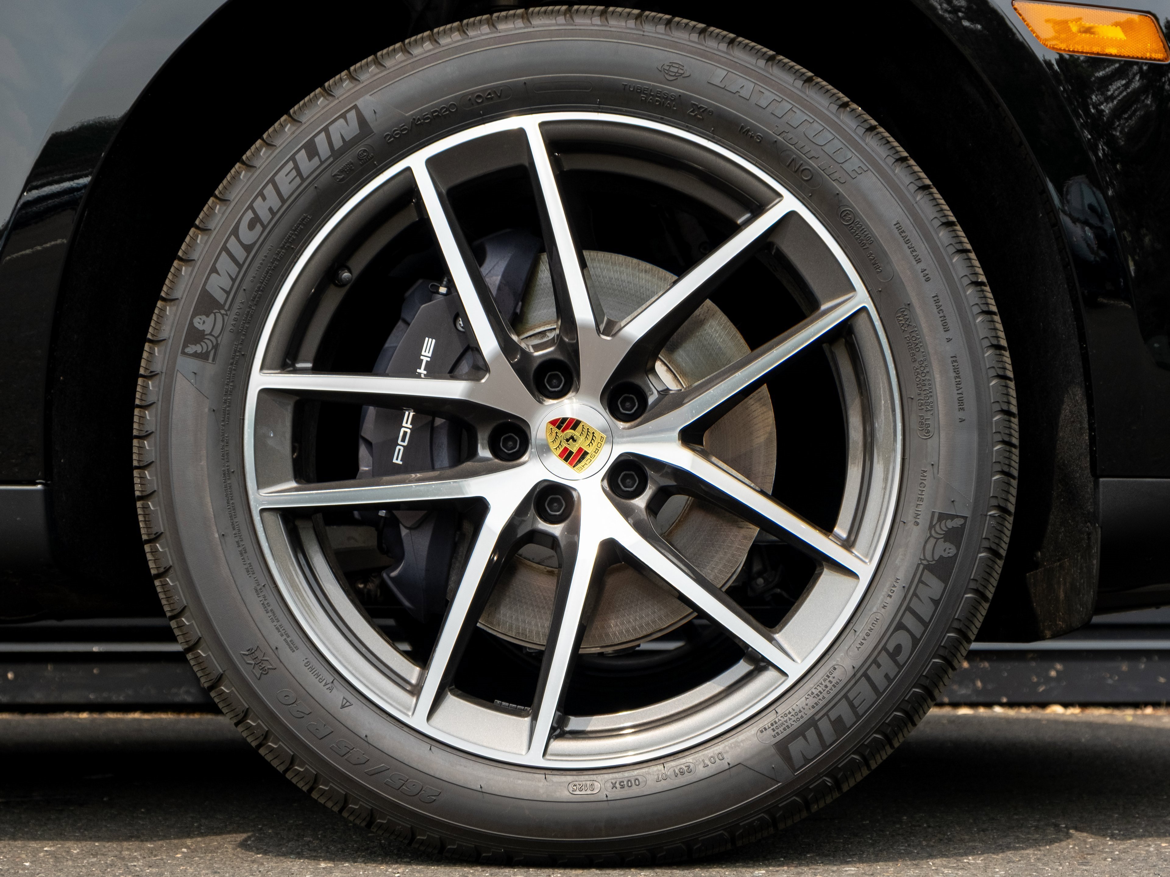 Certified 2025 Porsche Macan image 15