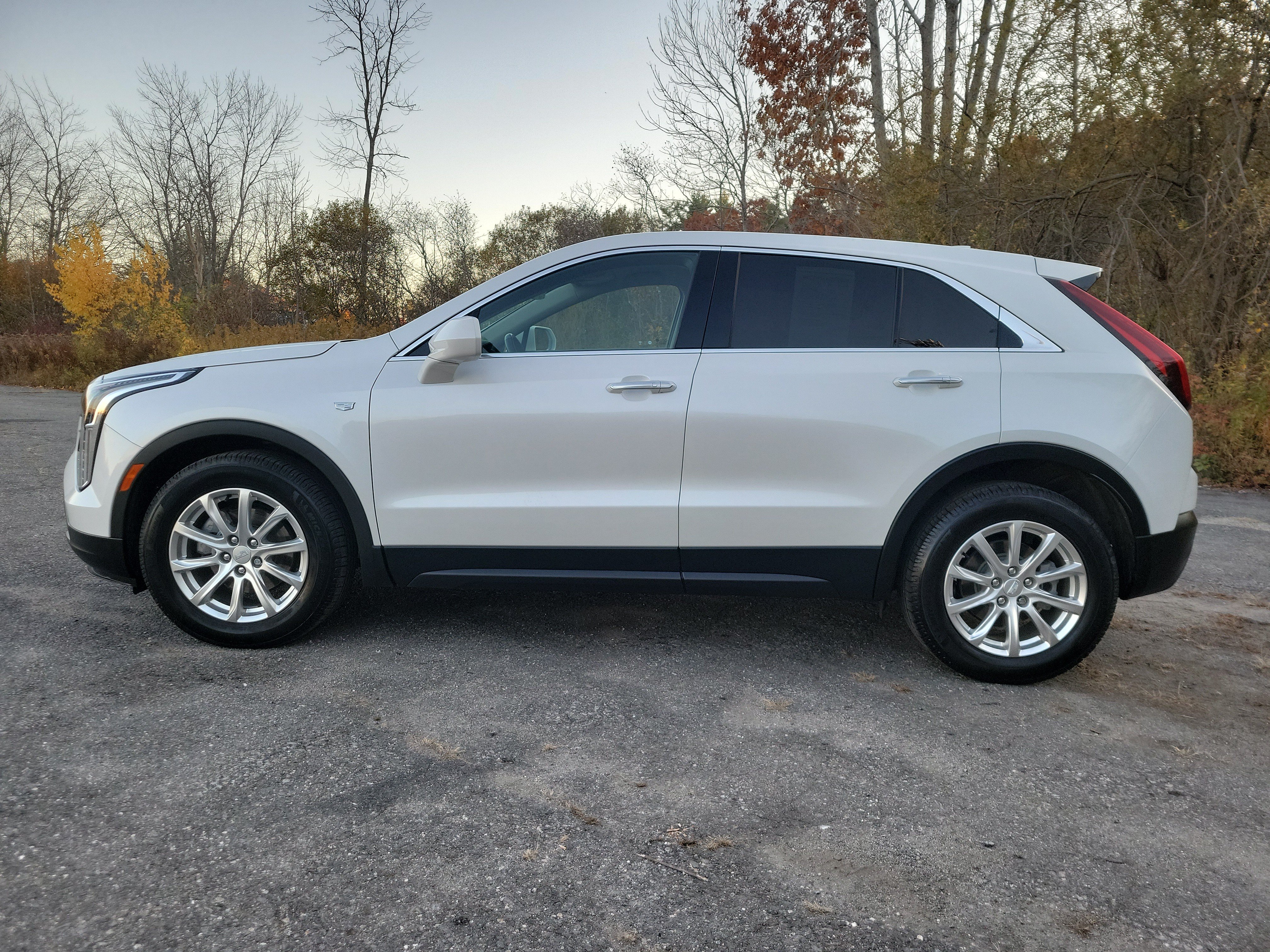 Used 2020 Cadillac XT4 Luxury w/ Cold Weather Package FWD image 8