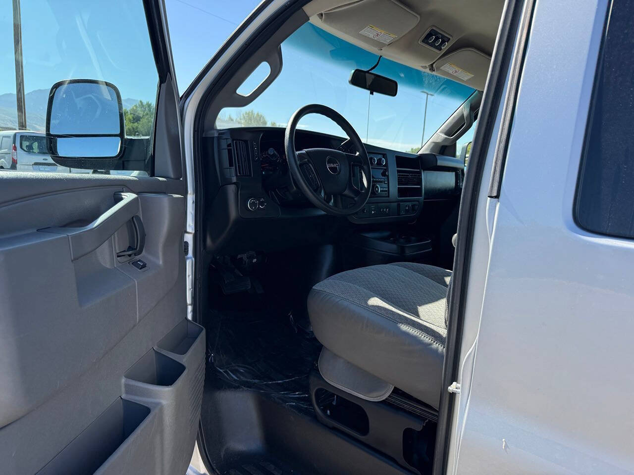 Used 2016 GMC Savana 3500 LT w/ LT Preferred Equipment Group RWD image 14