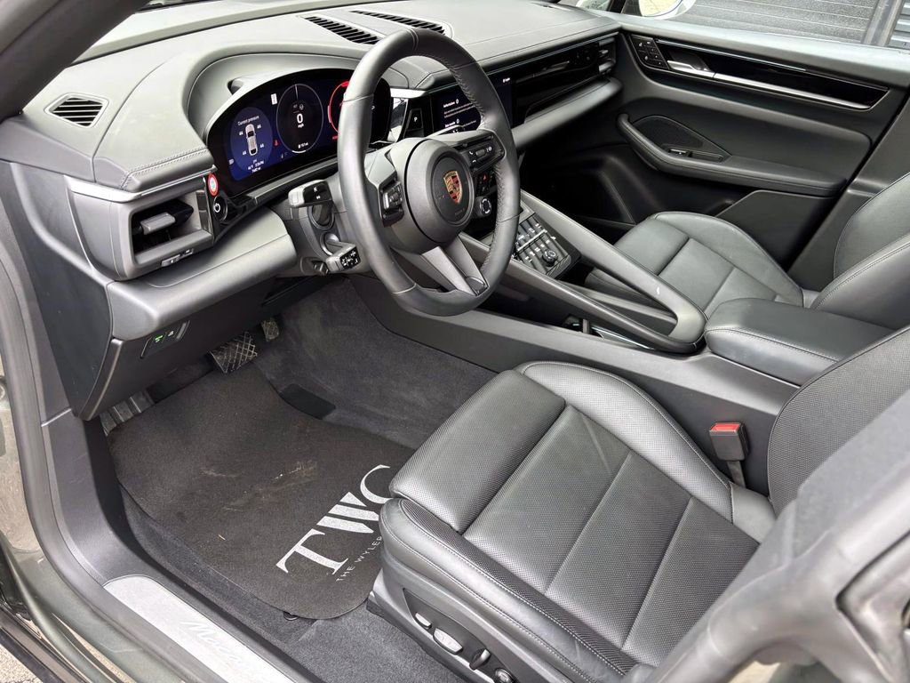 Used 2024 Porsche Macan 4 Electric image 17