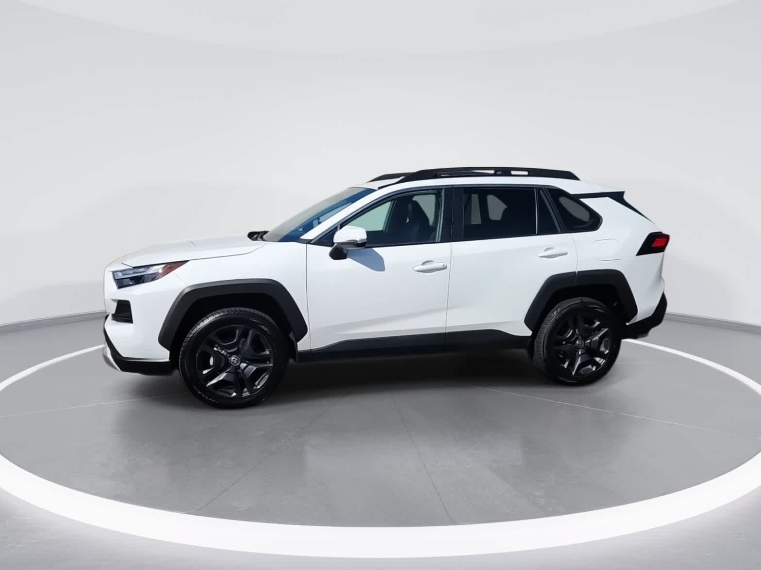 Used 2024 Toyota RAV4 Adventure AWD/4WD image 4