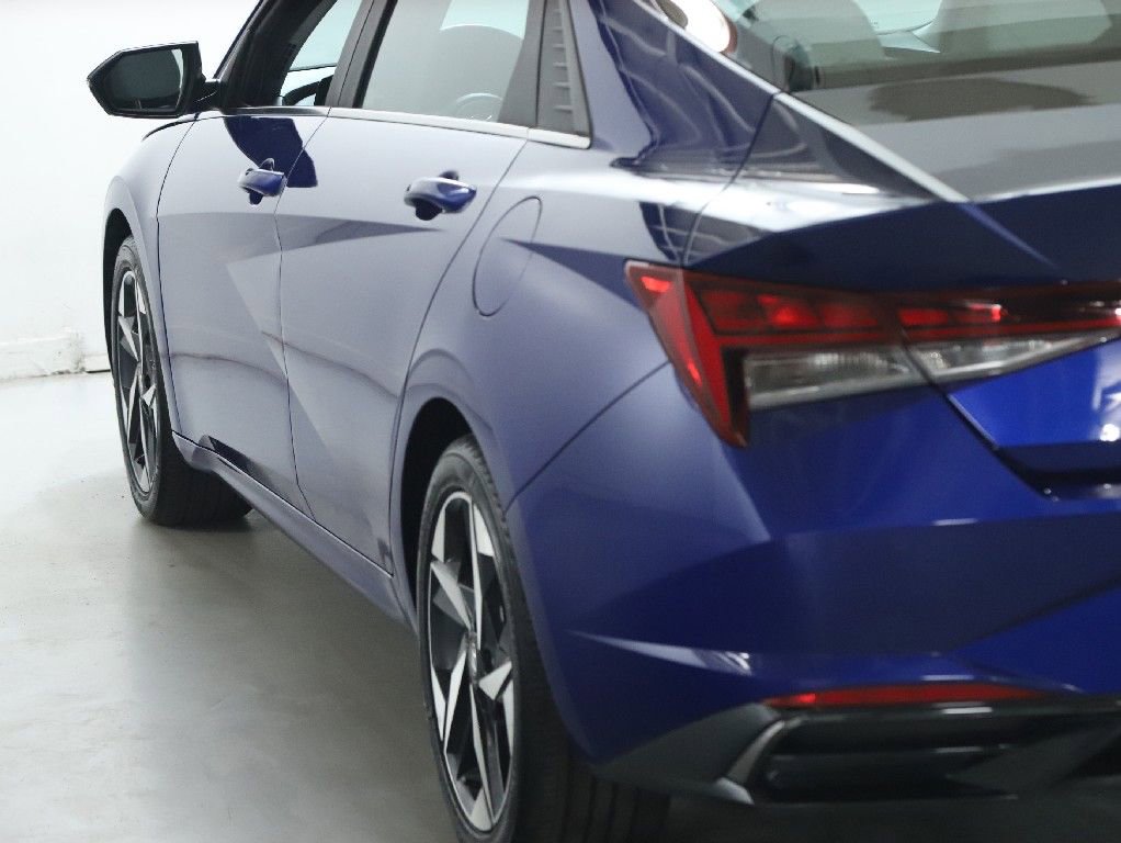 Used 2023 Hyundai Elantra Limited image 40