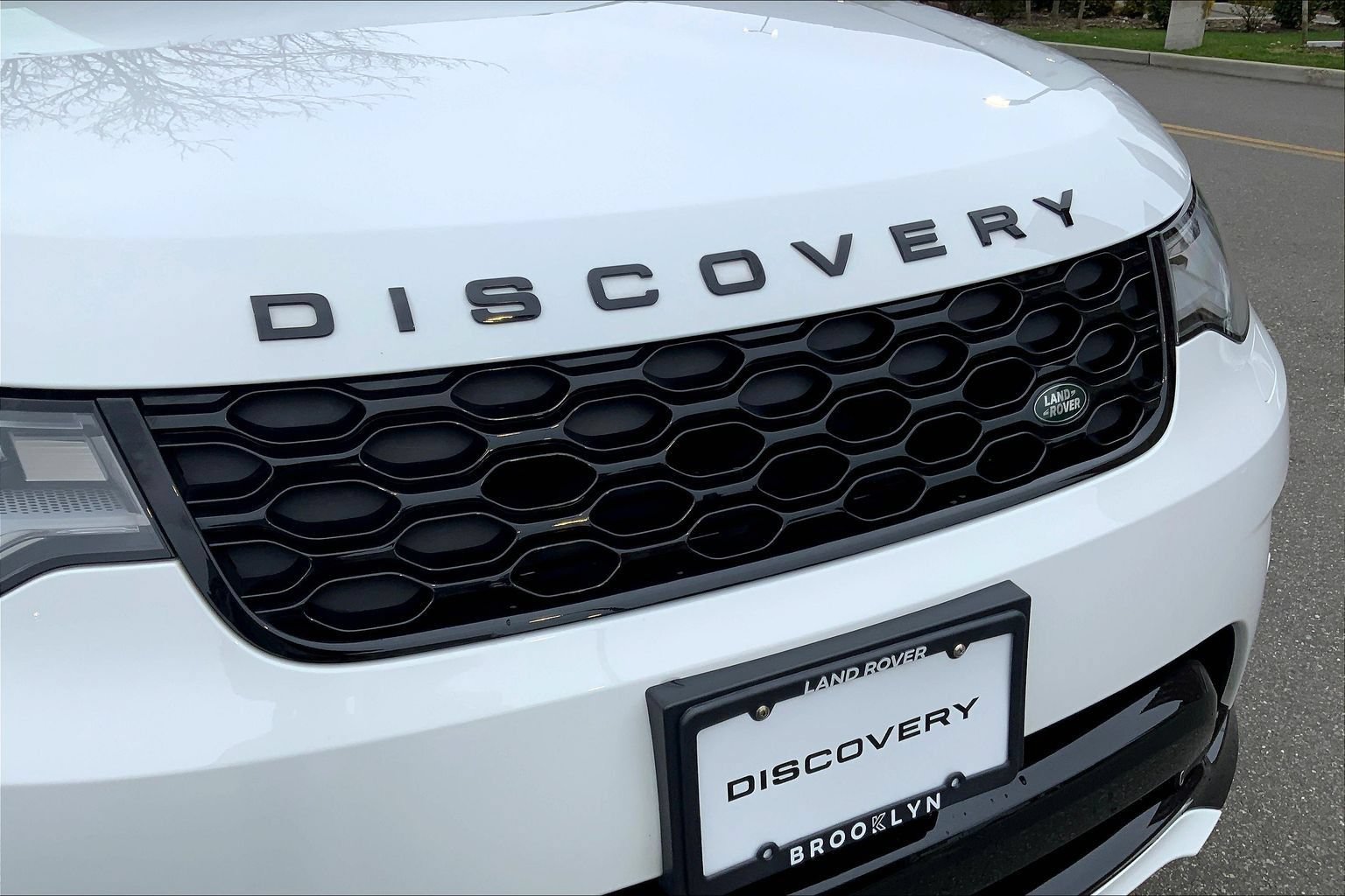Certified 2025 Land Rover Discovery Dynamic SE AWD/4WD image 30