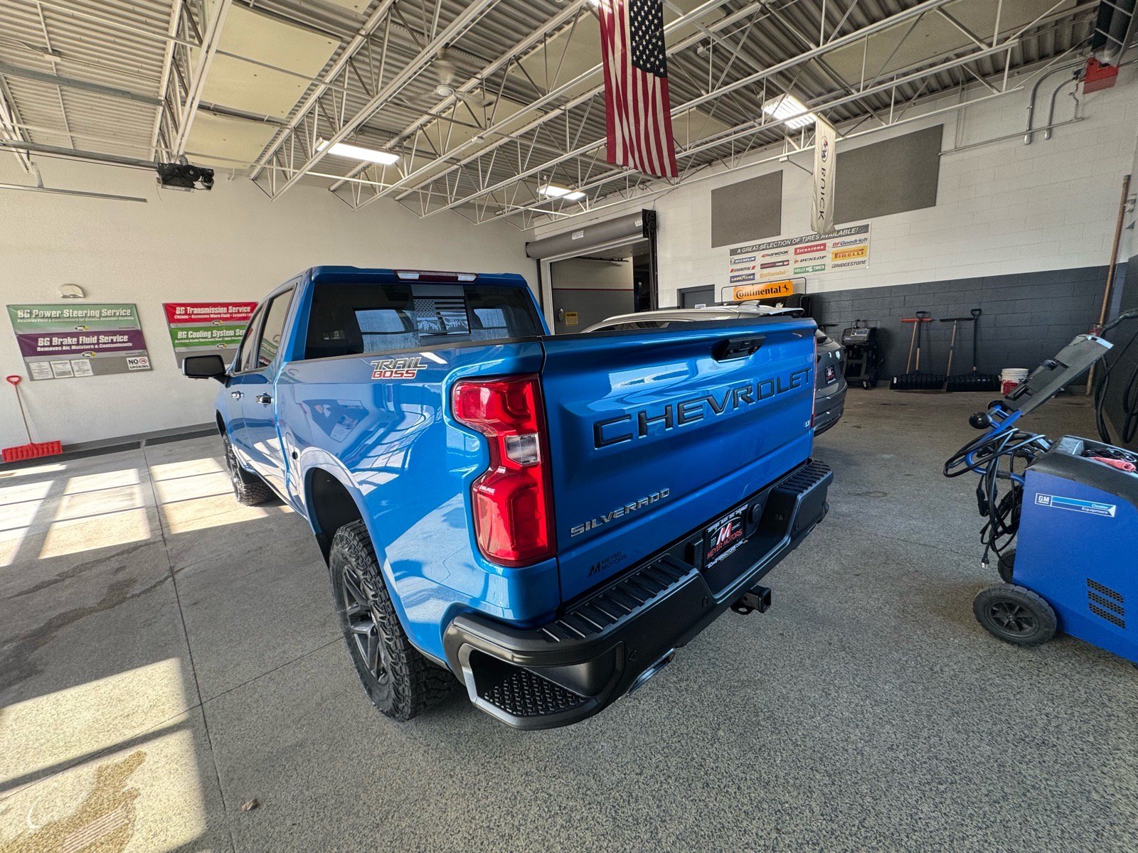 Used 2024 Chevrolet Silverado 1500 LT Trail Boss w/ LT Trail Boss Premium Package AWD/4WD image 7