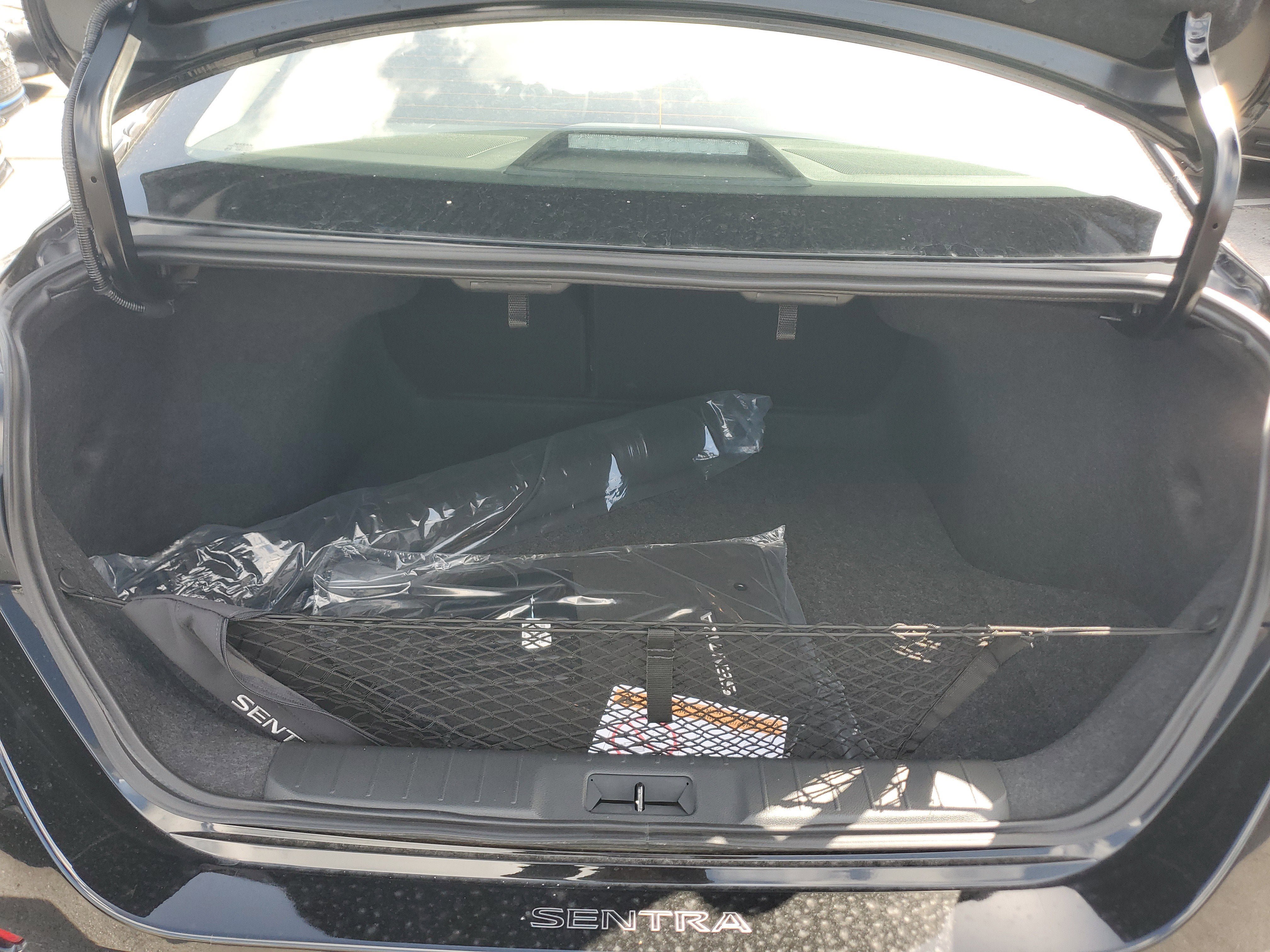 New 2025 Nissan Sentra SR w/ Midnight Edition image 9