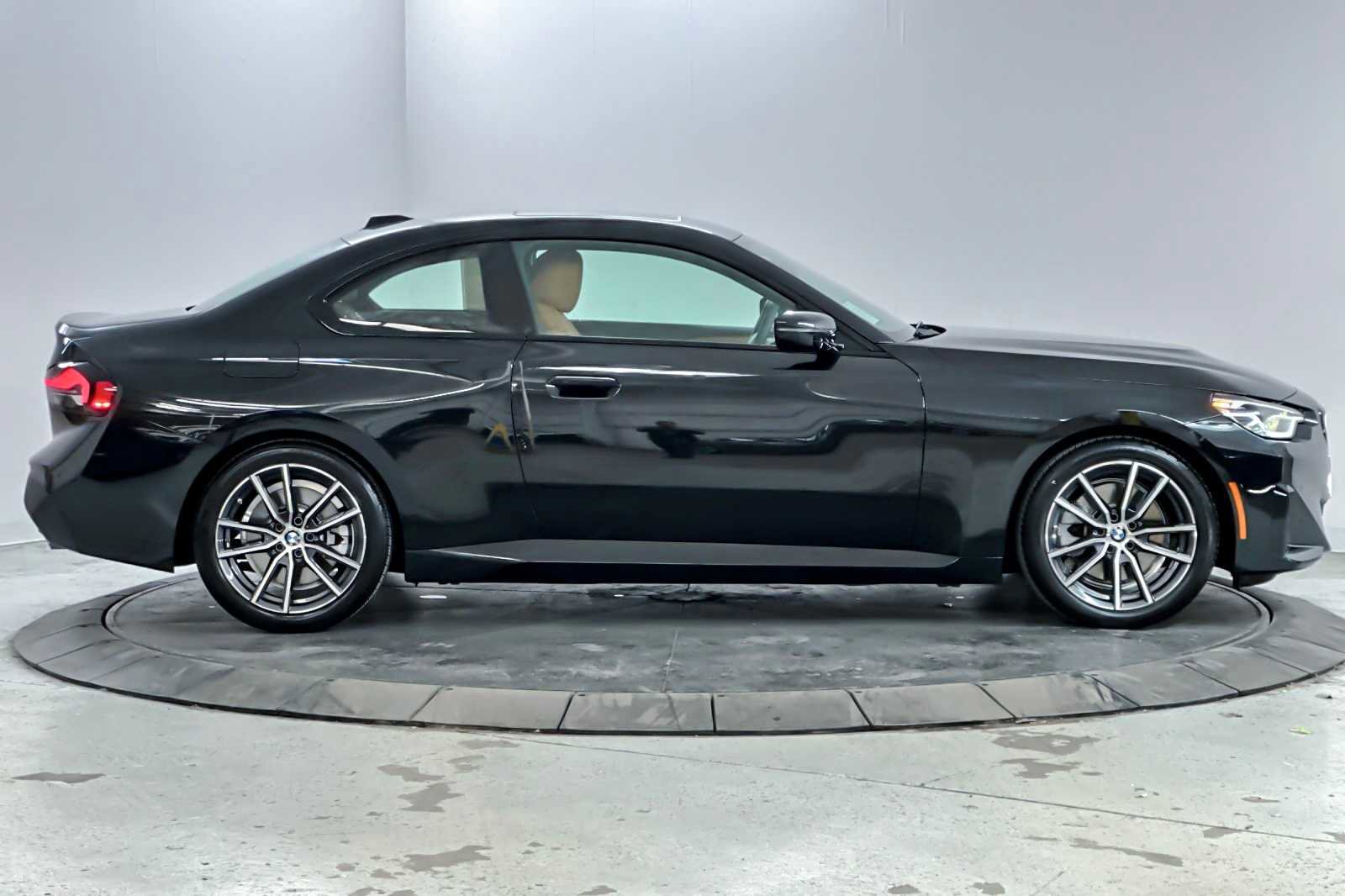 Used 2025 BMW 230i Coupe w/ Premium Package image 8