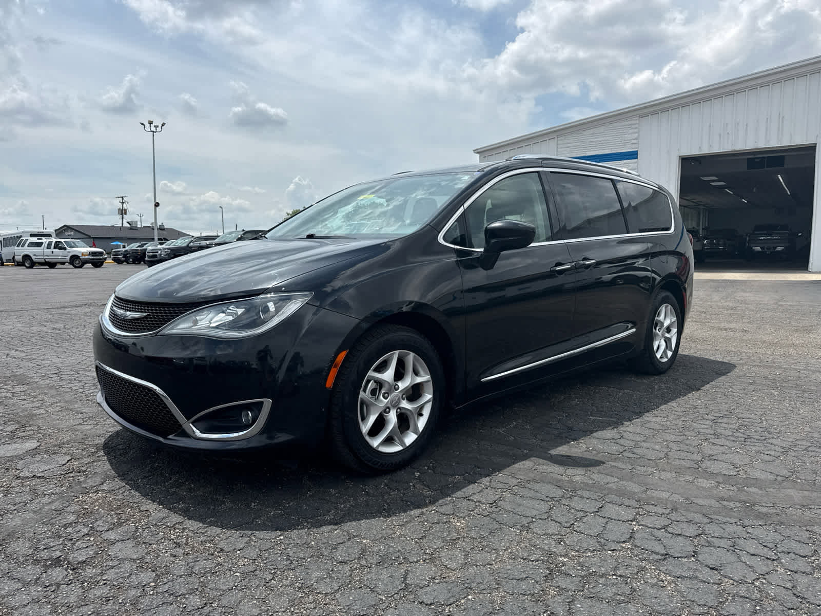 Used 2017 Chrysler Pacifica Touring-L Plus w/ Tire & Wheel Group