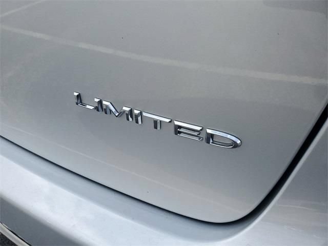 New 2023 Chrysler Pacifica Limited FWD image 6