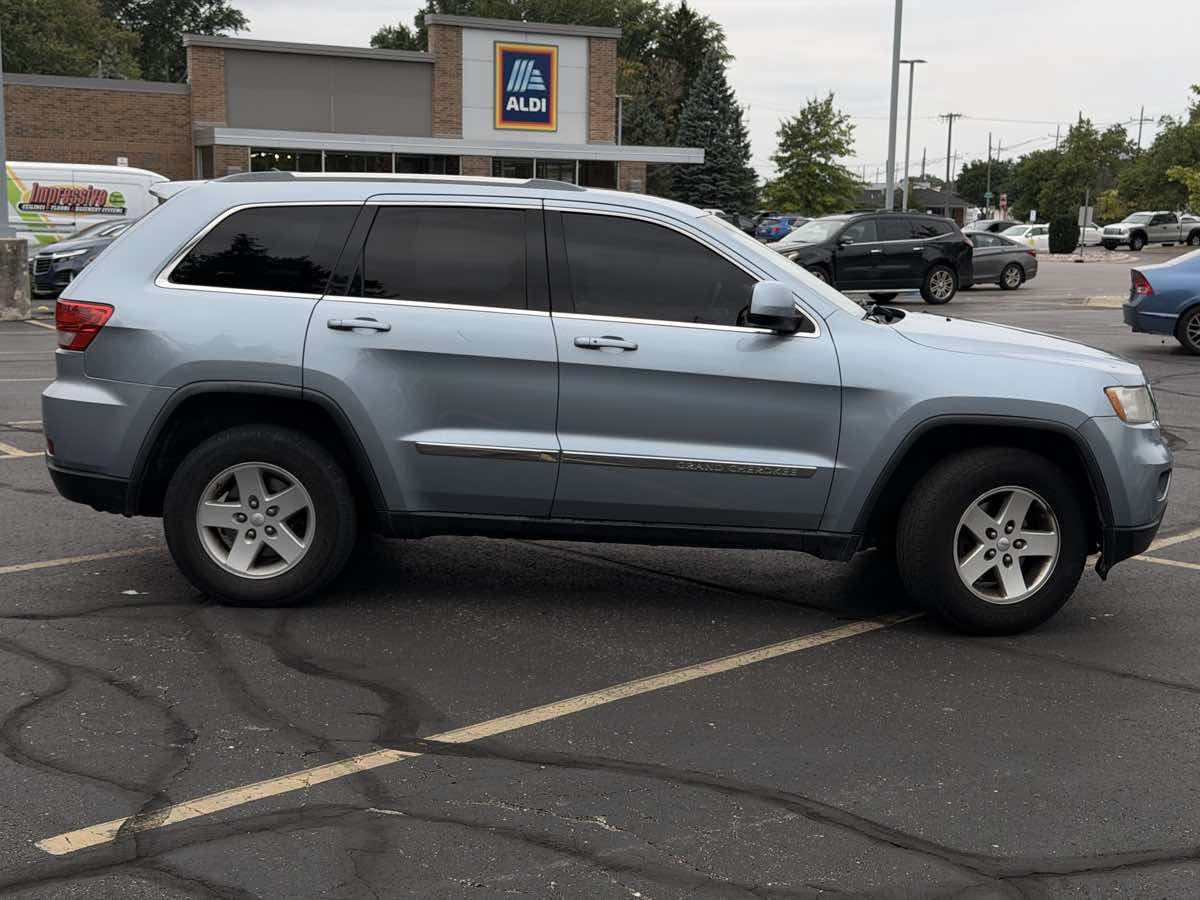 Used 2012 Jeep Grand Cherokee Laredo w/ Laredo E Group RWD image 5