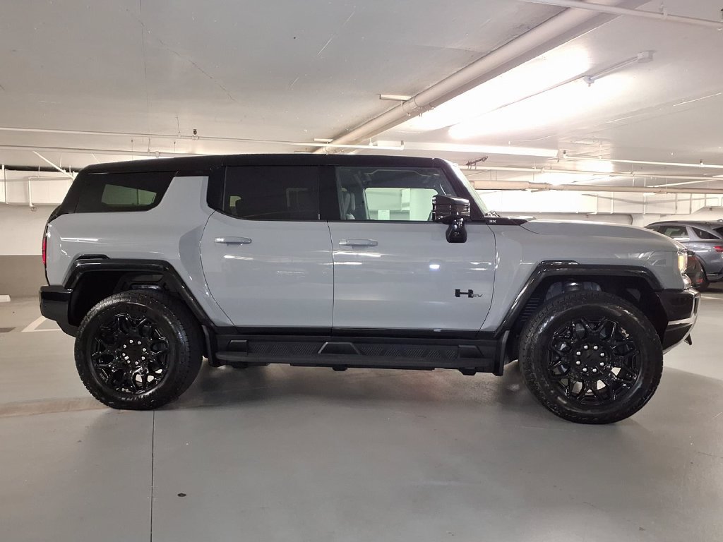 New 2026 GMC Hummer EV SUV w/ LPO, Dark Essentials Package AWD/4WD image 4