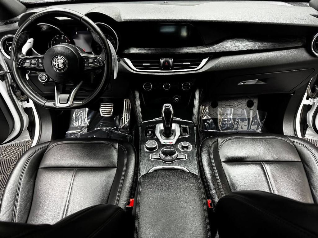 Used 2023 Alfa Romeo Stelvio Sprint image 39