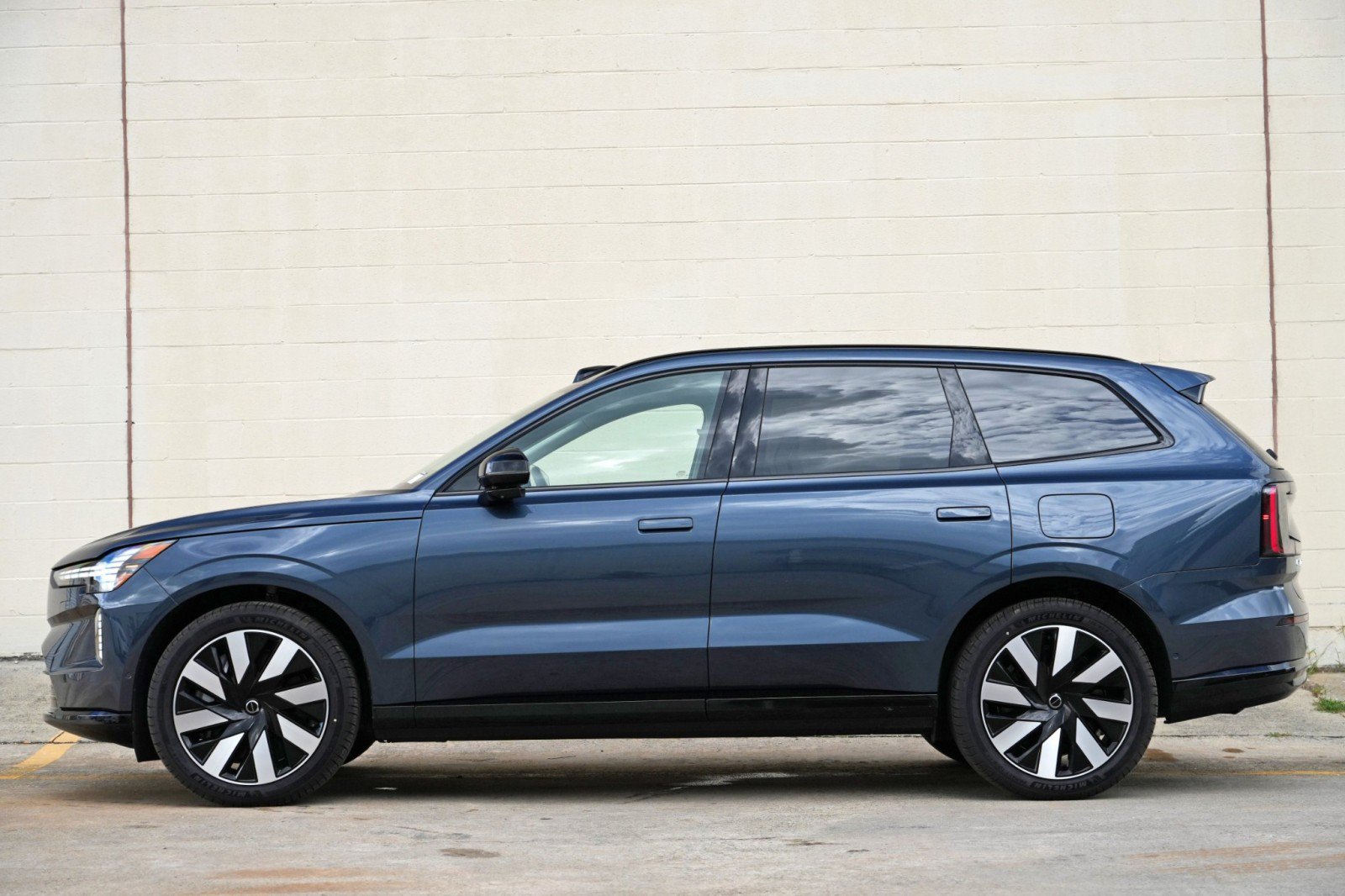 Used 2025 Volvo EX90 Ultra AWD/4WD image 9