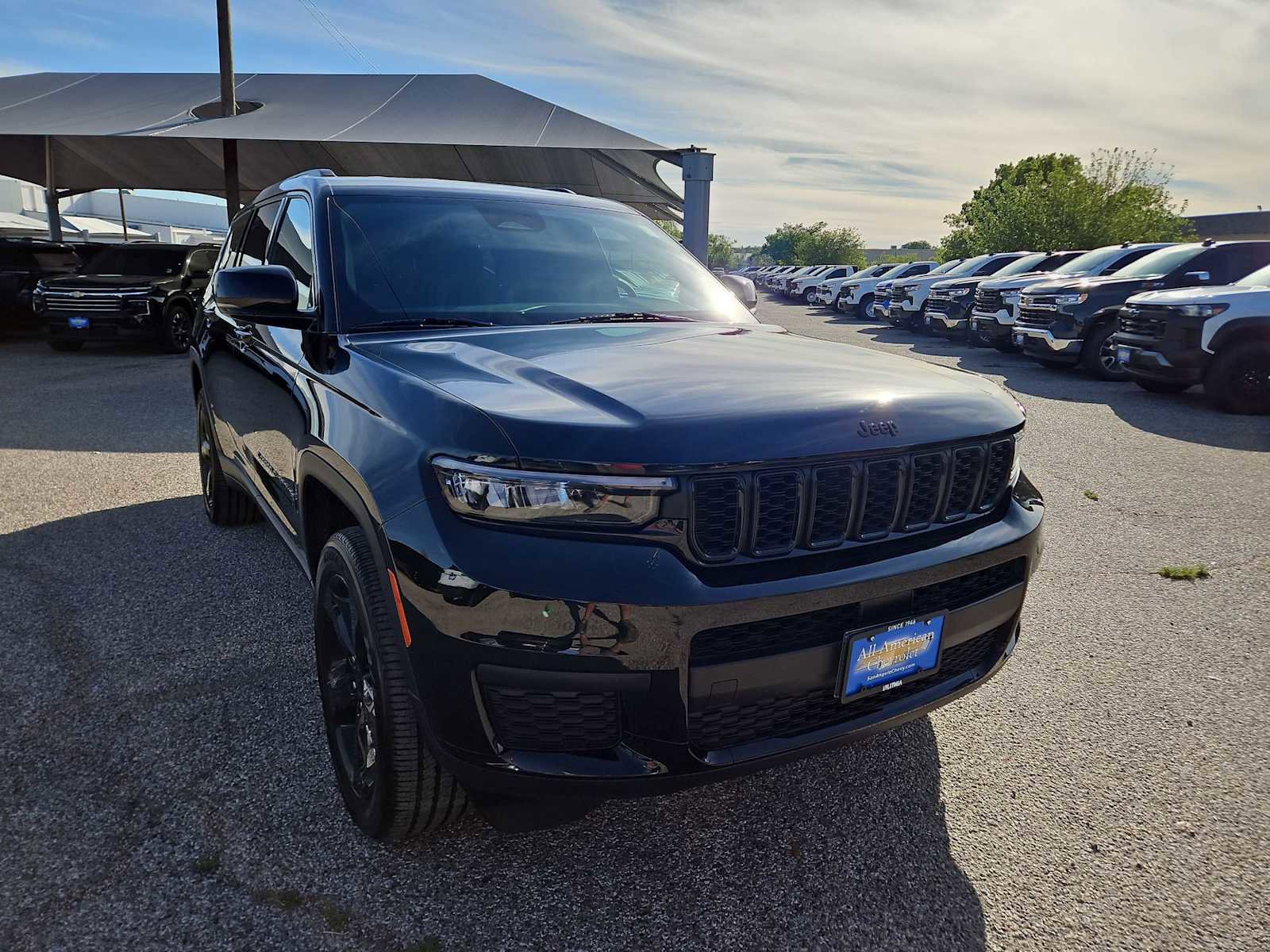 Used 2025 Jeep Grand Cherokee L Laredo image 2