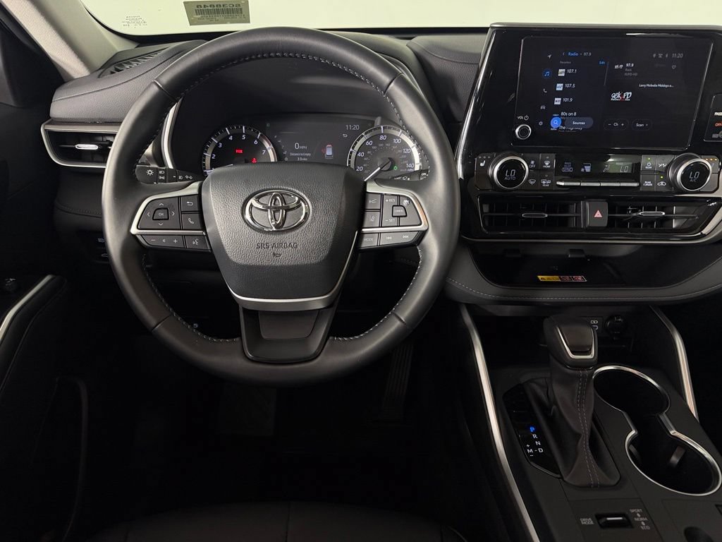 Used 2026 Toyota Highlander XLE AWD/4WD image 13