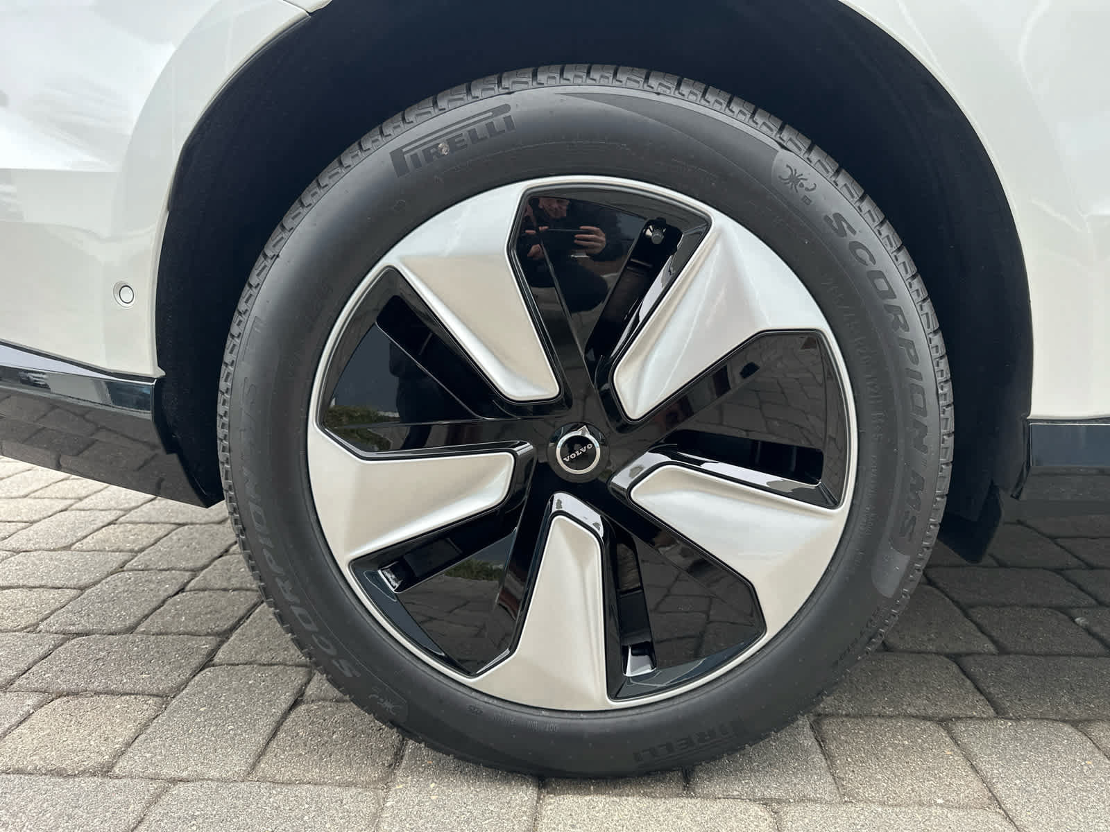 New 2026 Volvo EX90 Plus AWD/4WD image 45