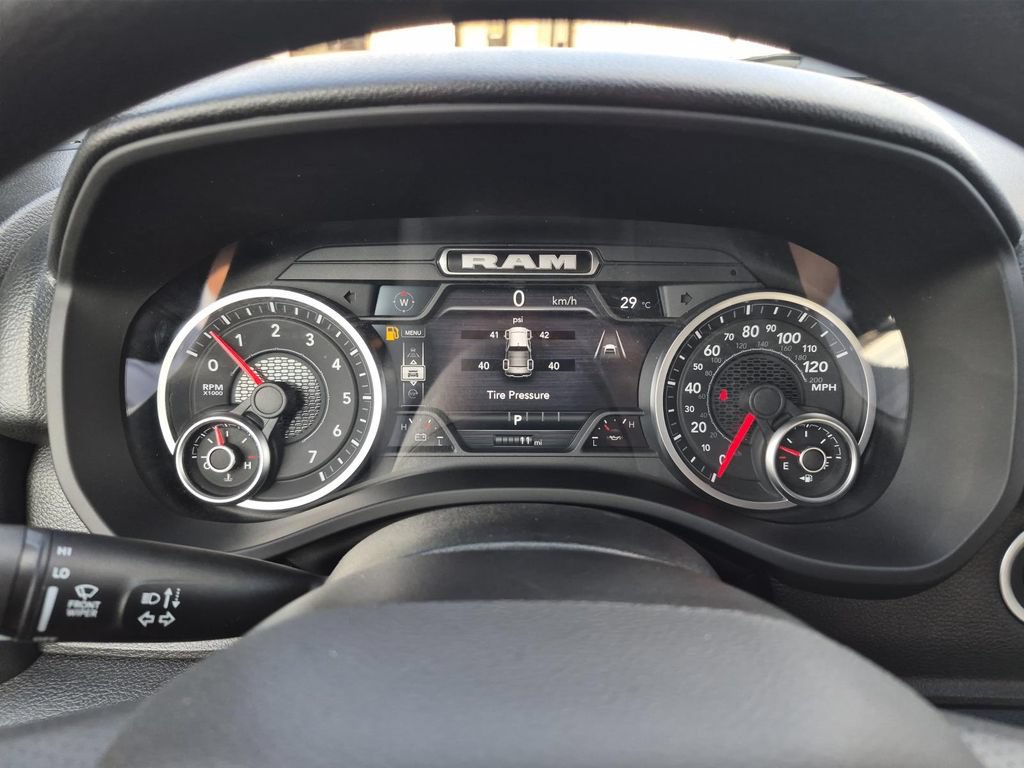 New 2026 RAM 1500 Express AWD/4WD image 23