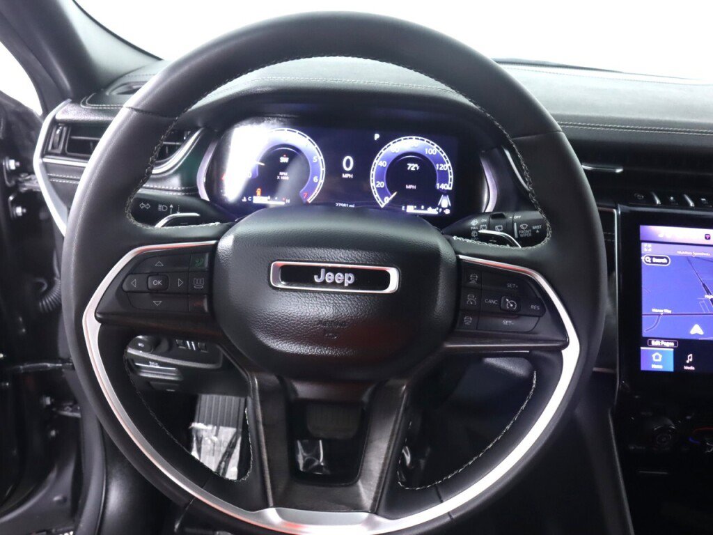 Used 2025 Jeep Grand Cherokee Limited w/ Luxury Tech Group II RWD image 9