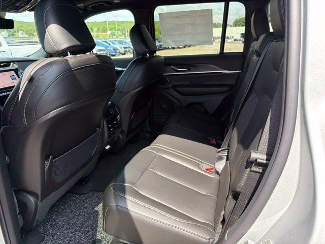 New 2026 Jeep Grand Cherokee Limited AWD/4WD image 9
