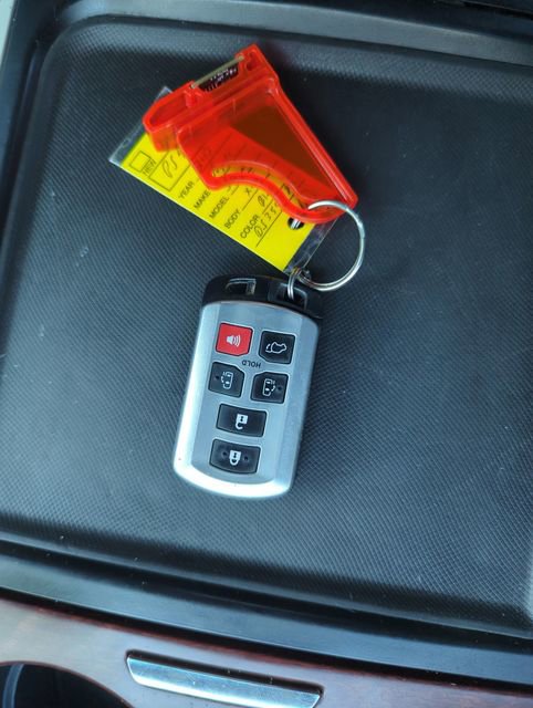 Used 2013 Toyota Sienna XLE w/ Entertainment Pkg image 31